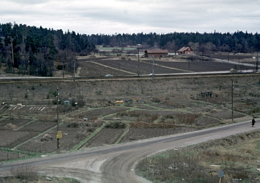 Ankdammsgatan och järnvägen som det såg ut på 1950-60 -talet. Foto: Solnas Stads bildarkiv
